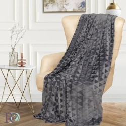 Puha és pehelyszerű takaró Triangles Dark Grey